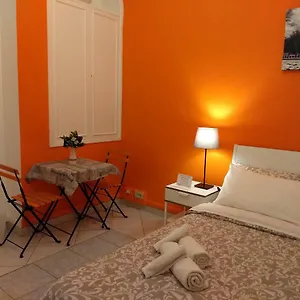Amoraroma, Economy With Shared Bathrooms Гостевой дом